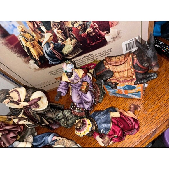 2002 Grandeur Noel MARY Nativity Christmas Figurine (Complete Set) lightly used - Picture 2 of 12